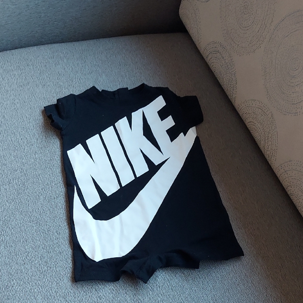 Nike Kids Onsie in Black and White